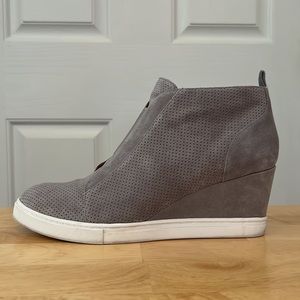 Linea Paolo Felicia Grey Suede Wedge Sneaker Size 10